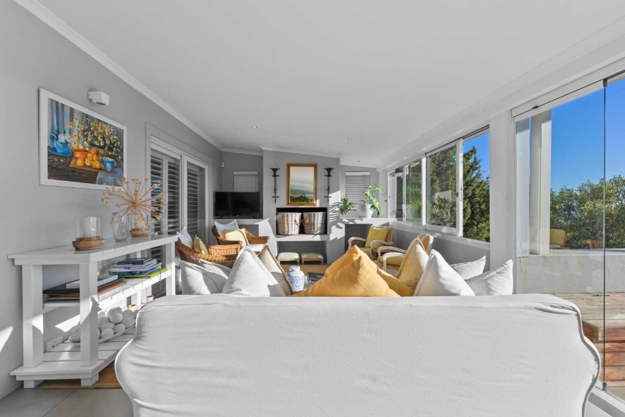 5 Bedroom Property for Sale in Green Point Western Cape